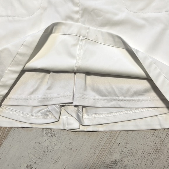 Daily Sports Born in Sweden Golf Skort Size 2 NWOT - Picture 2 of 8